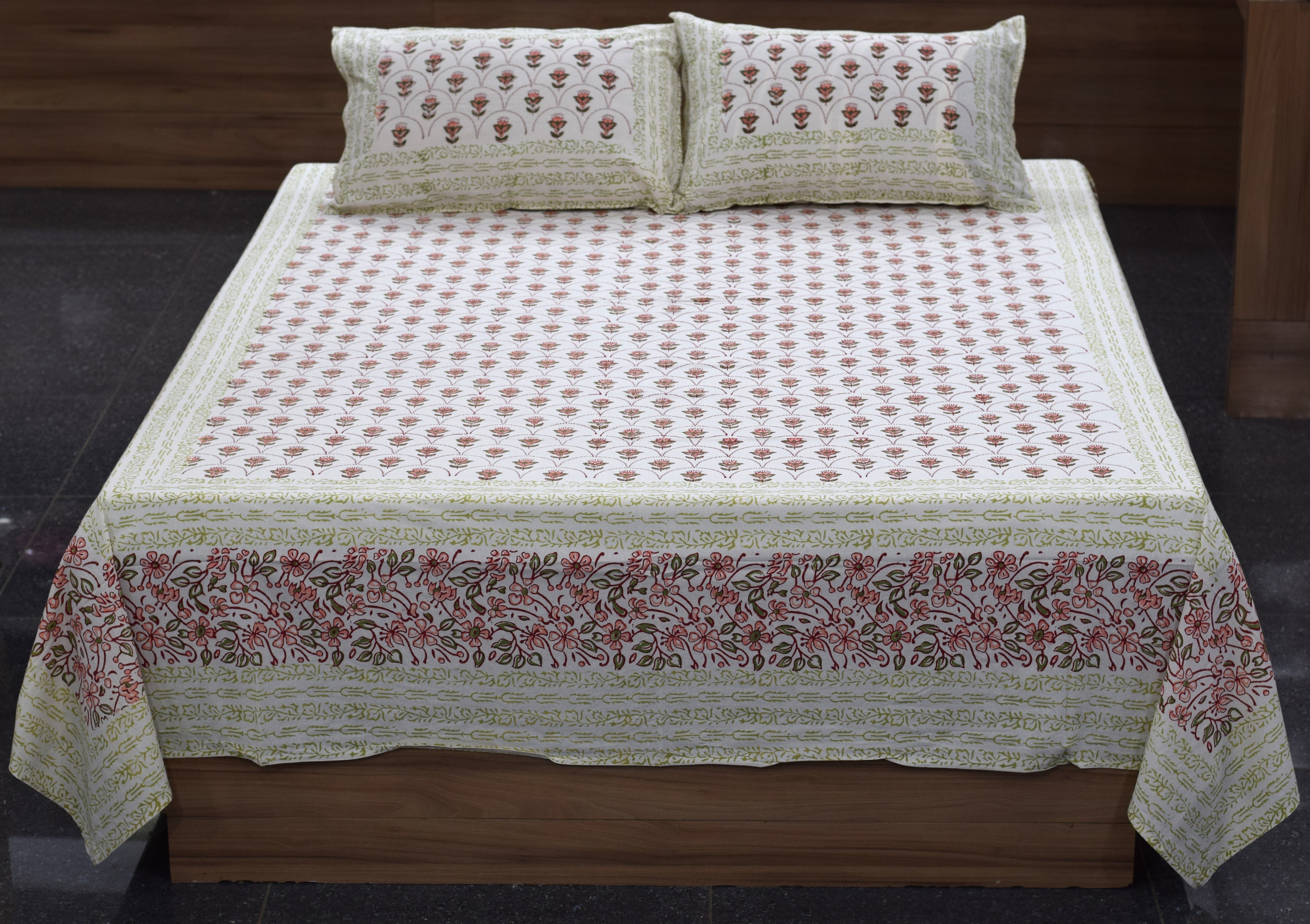 Elegant Floral Printed King Size Bedsheet Set with Pillow Covers – Cotton Blend