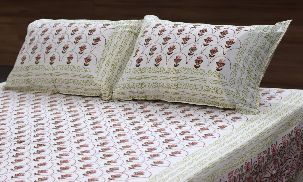 Elegant Floral Printed King Size Bedsheet Set with Pillow Covers – Cotton Blend