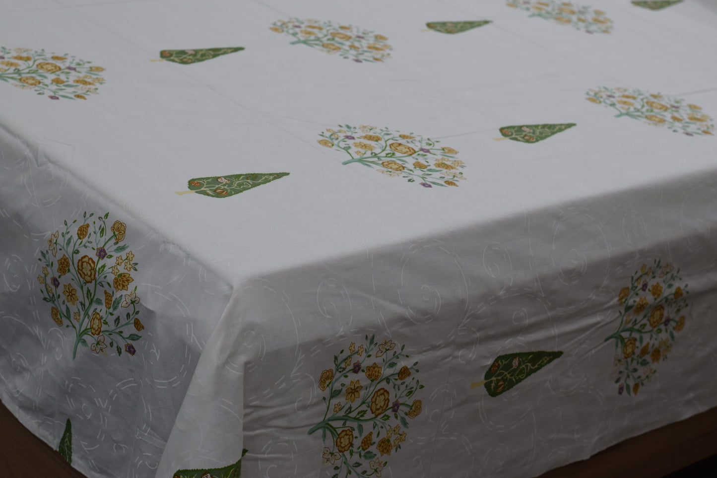 Elegant Garden Bloom Printed Queen Size Cotton Bedsheet with Pillow Covers