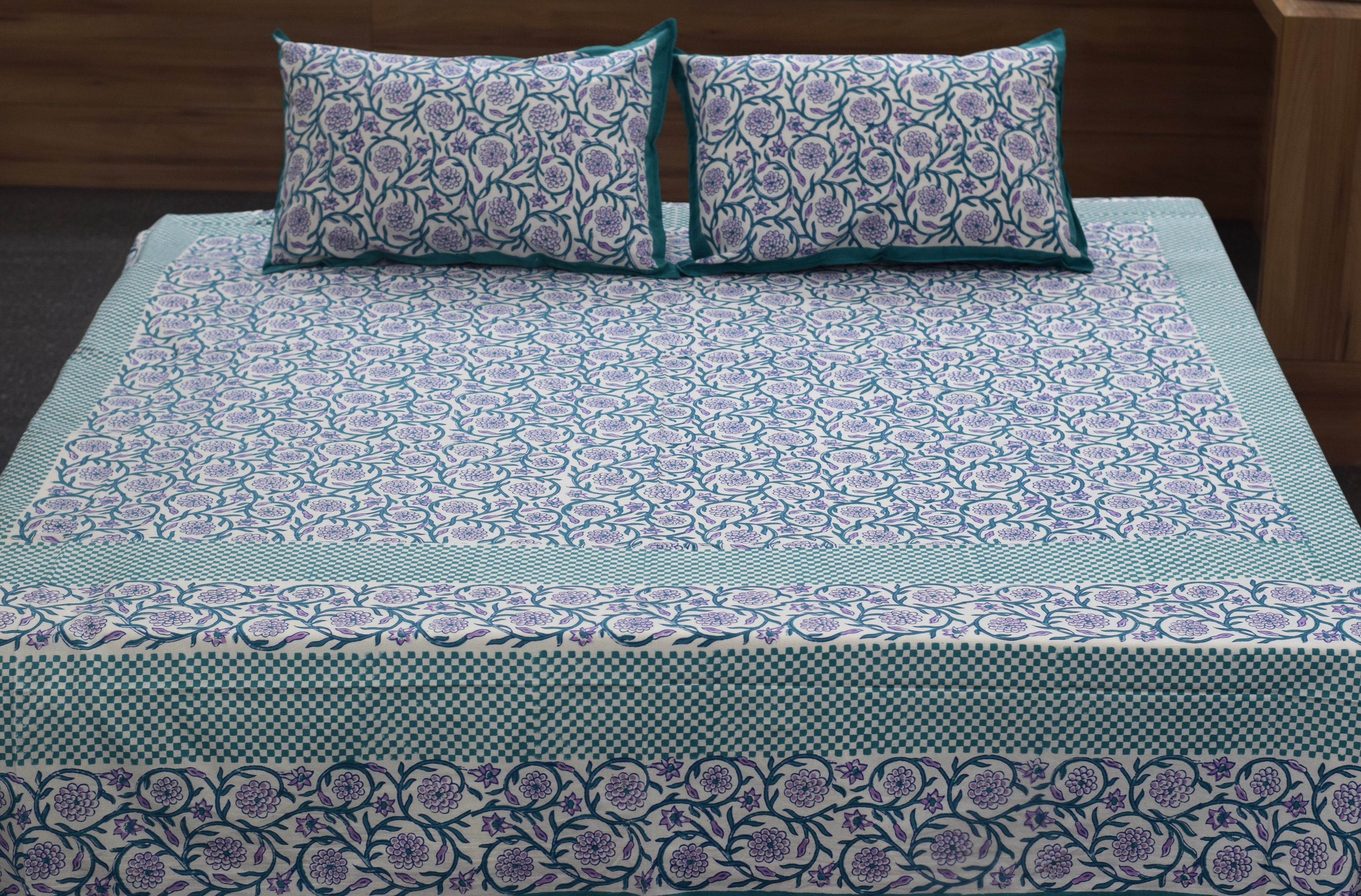 King Size Floral Cotton Bedsheet with 2 Pillow Covers – Green & Lavender Printed Bed Sheet Set