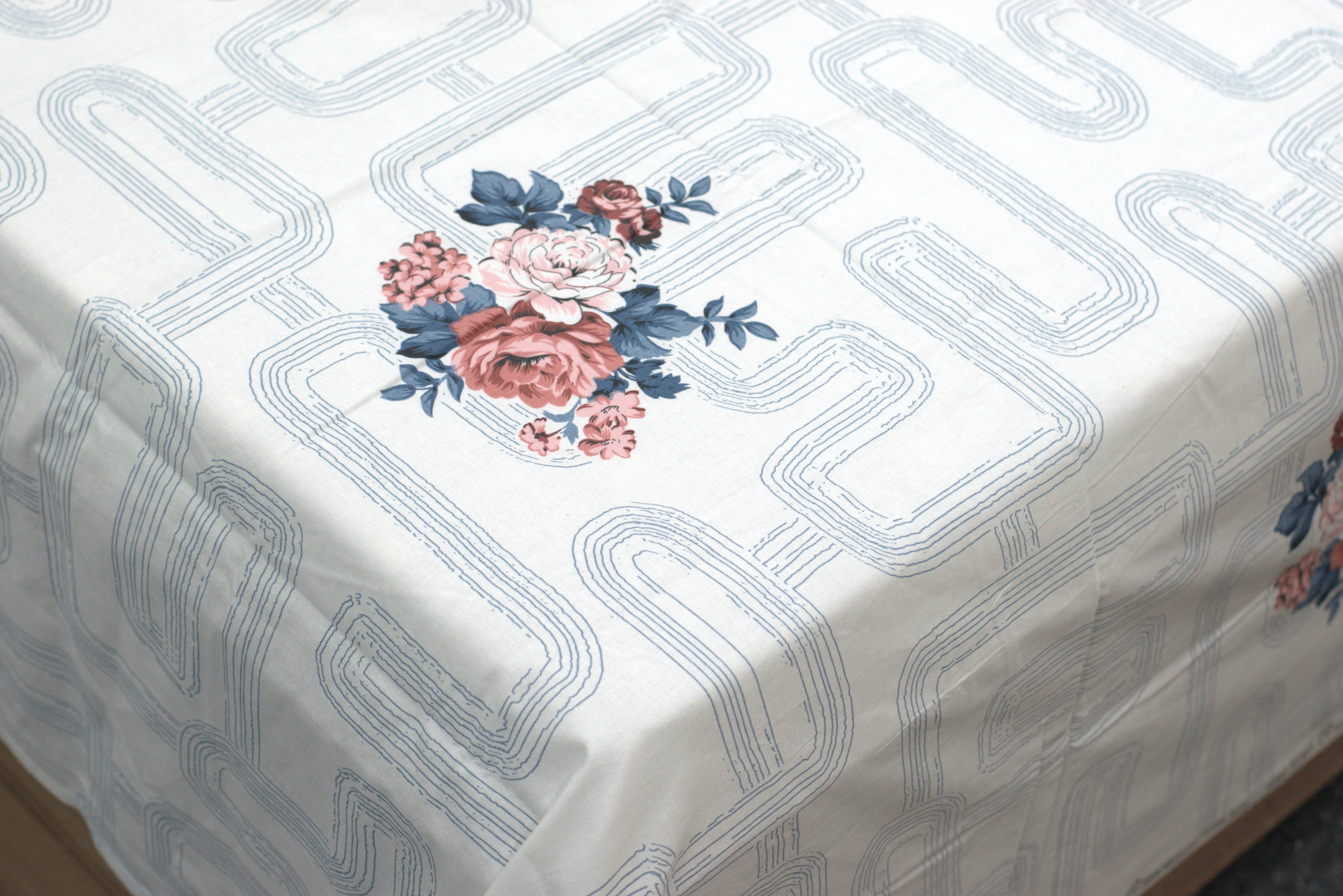 Queen Size Floral Printed Bedsheet with 2 Pillow Covers –Breathable Cotton Blend Bed Sheet for Double Bed