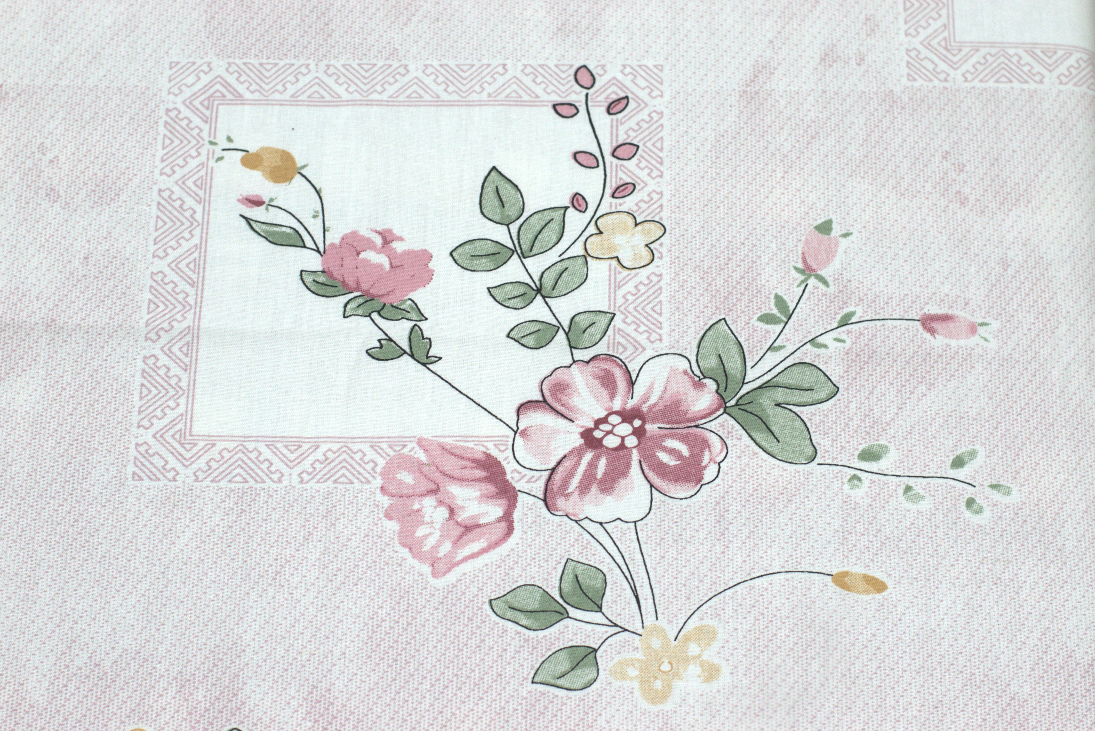 Queen Size Floral Printed Bedsheet with 2 Pillow Covers – Pink Flower Design