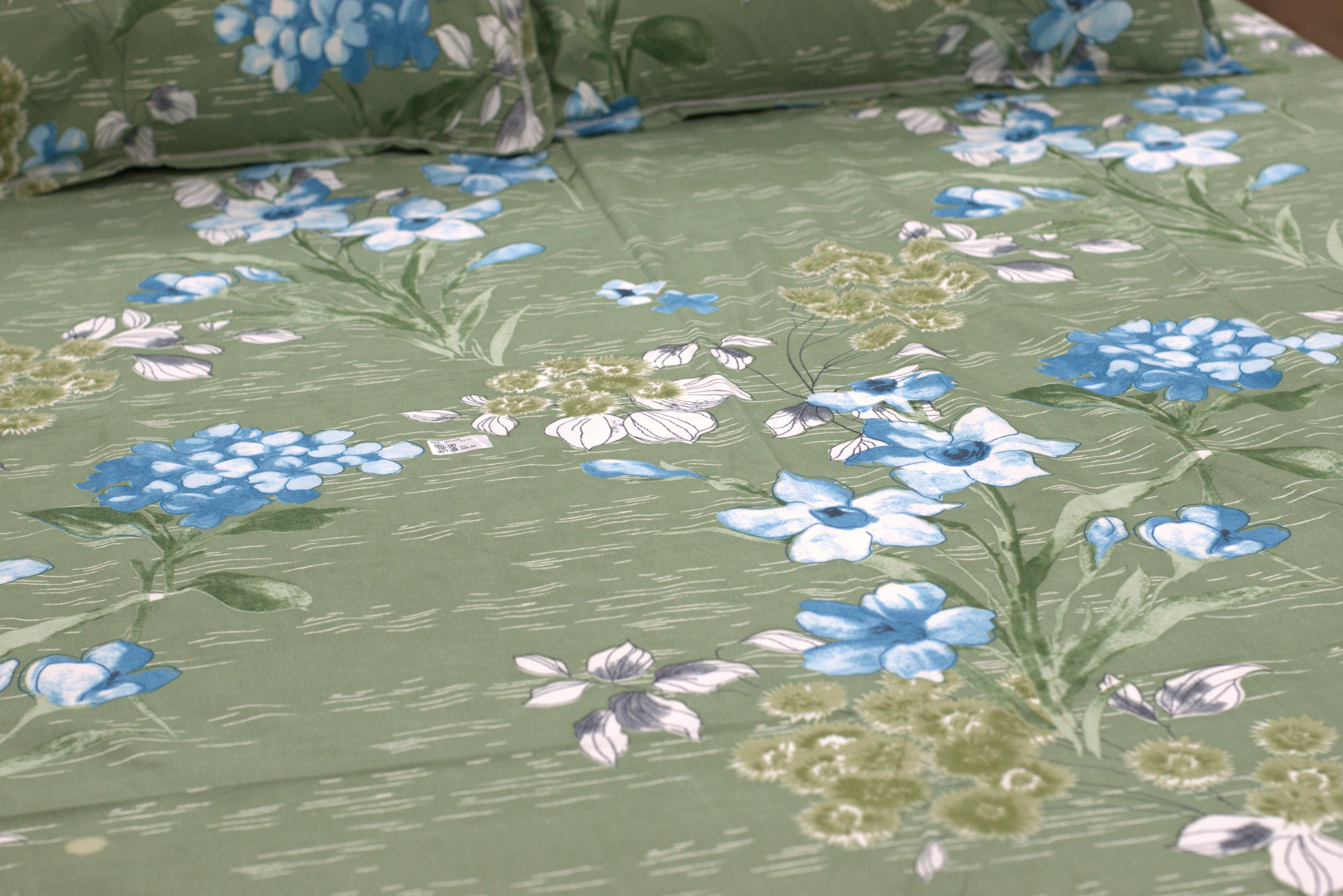 Soft Feel Floral Blend Bed Sheet Set (225 x 250 cm) – Green & Blue Print with Pillow Covers