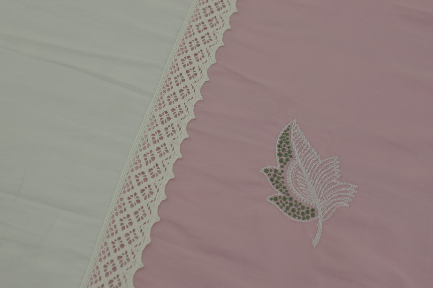Elegant Pink Bird Motif King Size Bed Sheet Set – Soft Cotton Finish