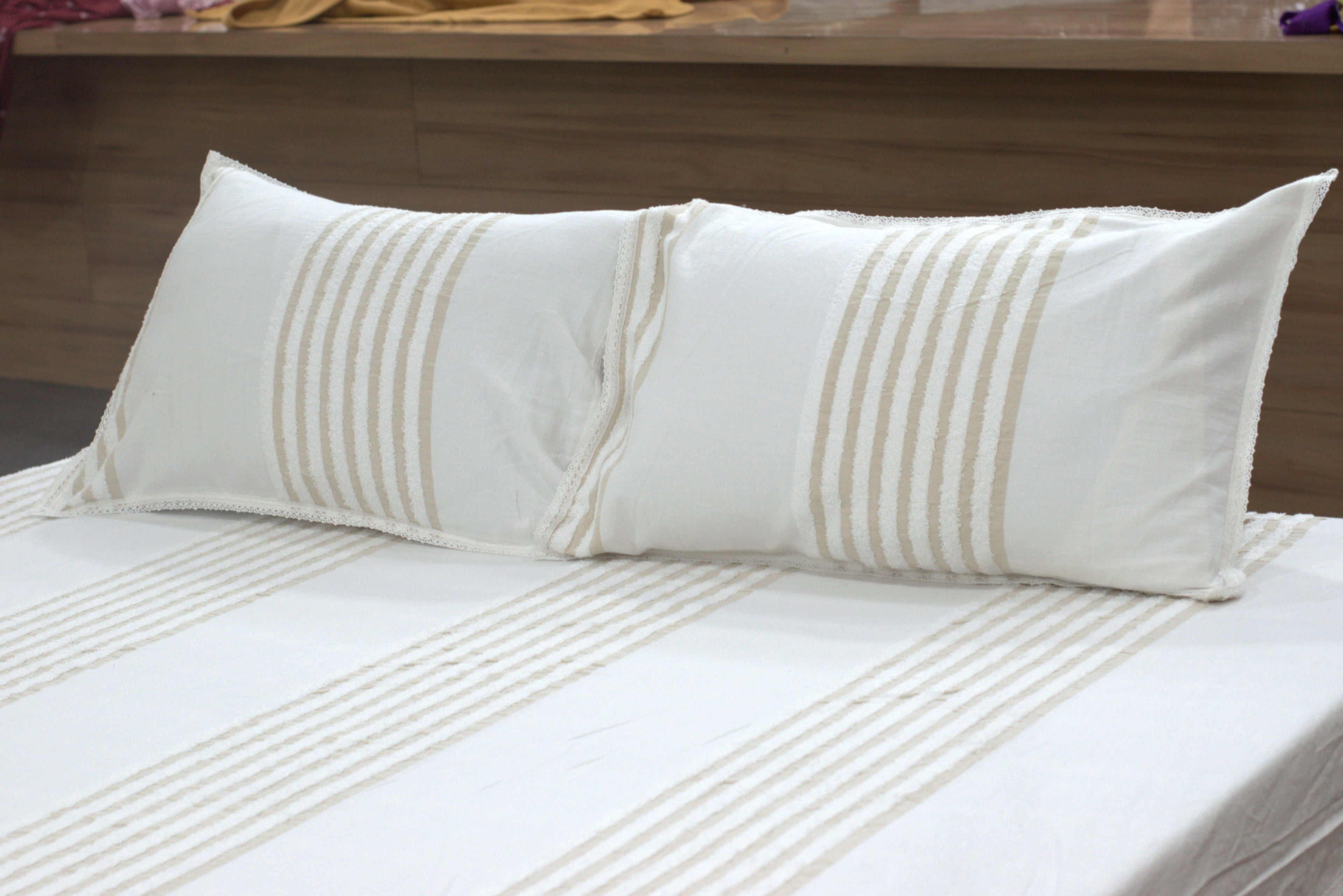 King Size Cotton Bedspread Set with Striped Design – Elegant White &amp; Beige Bedding with Pillow Covers