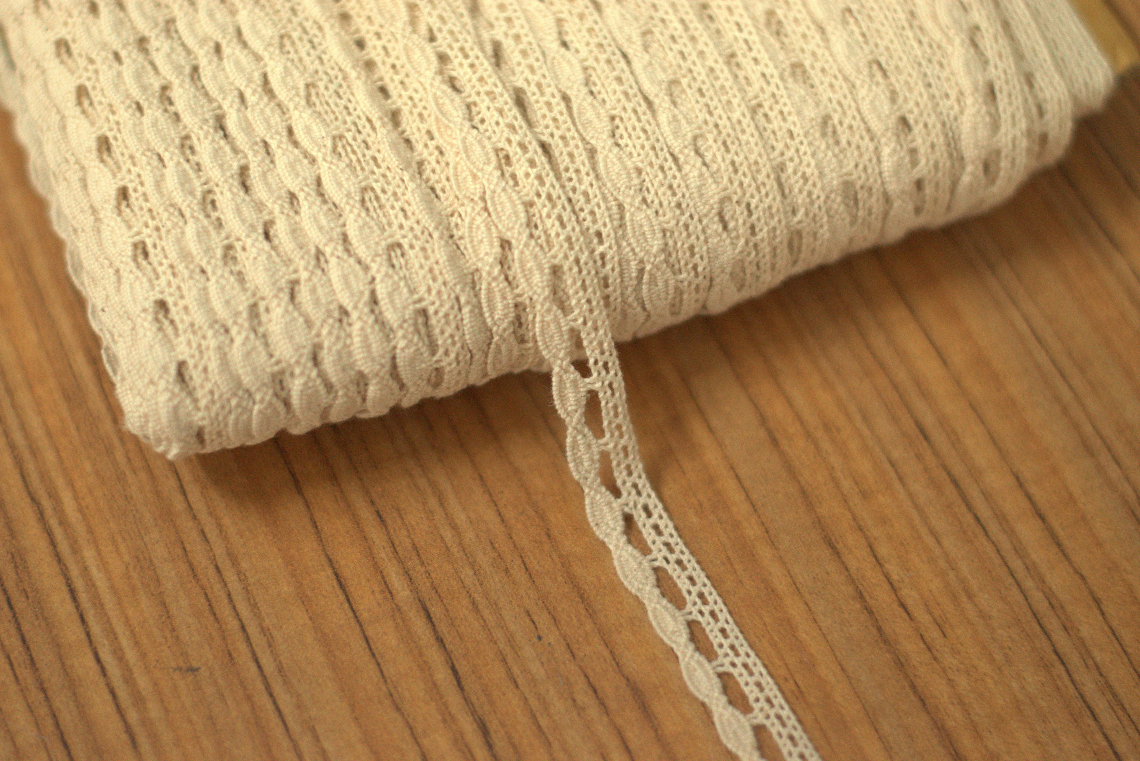 Elegant White/Beige Lace Trim – 1 cm Width | 10M / 20M Roll | Delicate Crochet Design