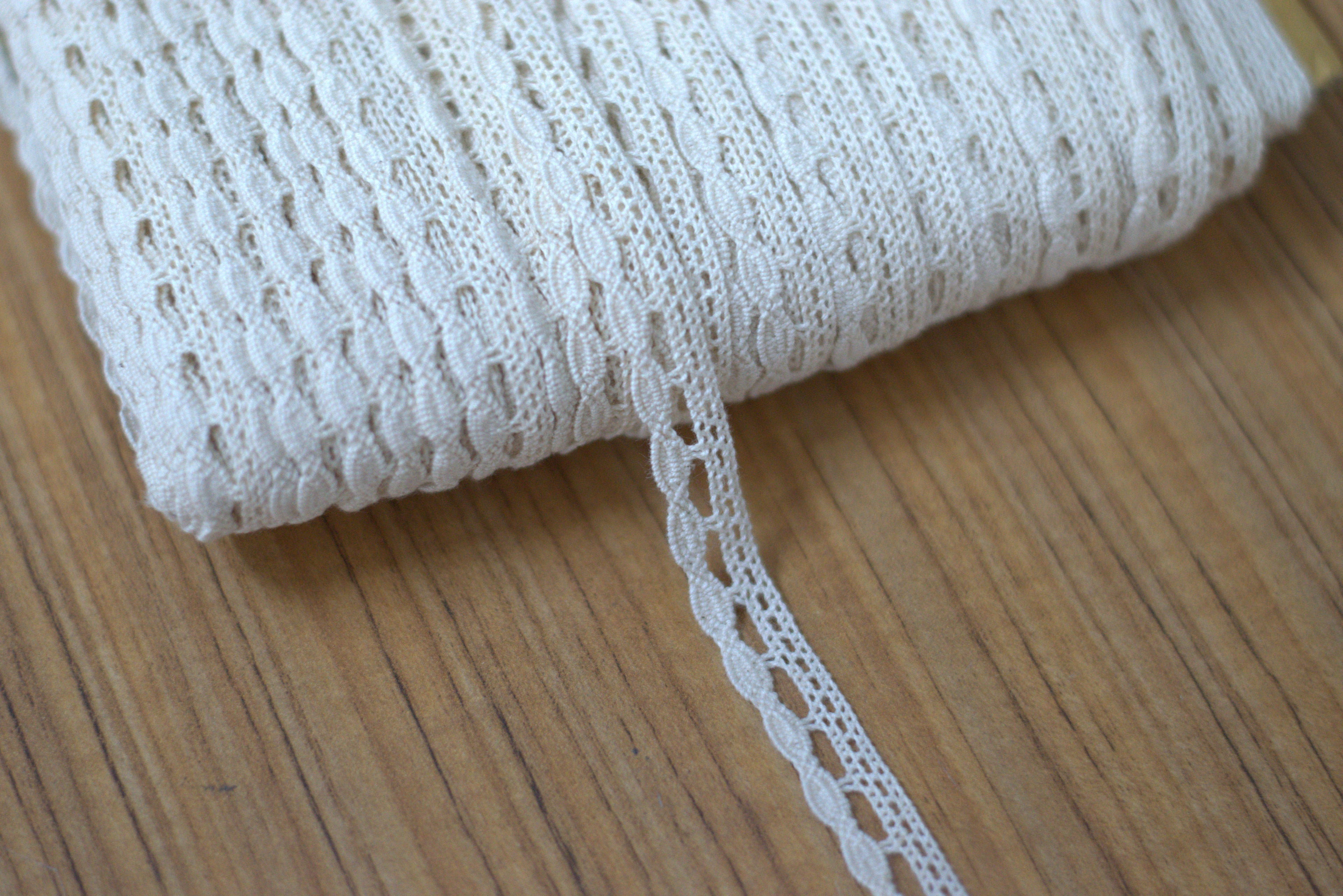 Elegant White/Beige Lace Trim – 1 cm Width | 10M / 20M Roll | Delicate Crochet Design