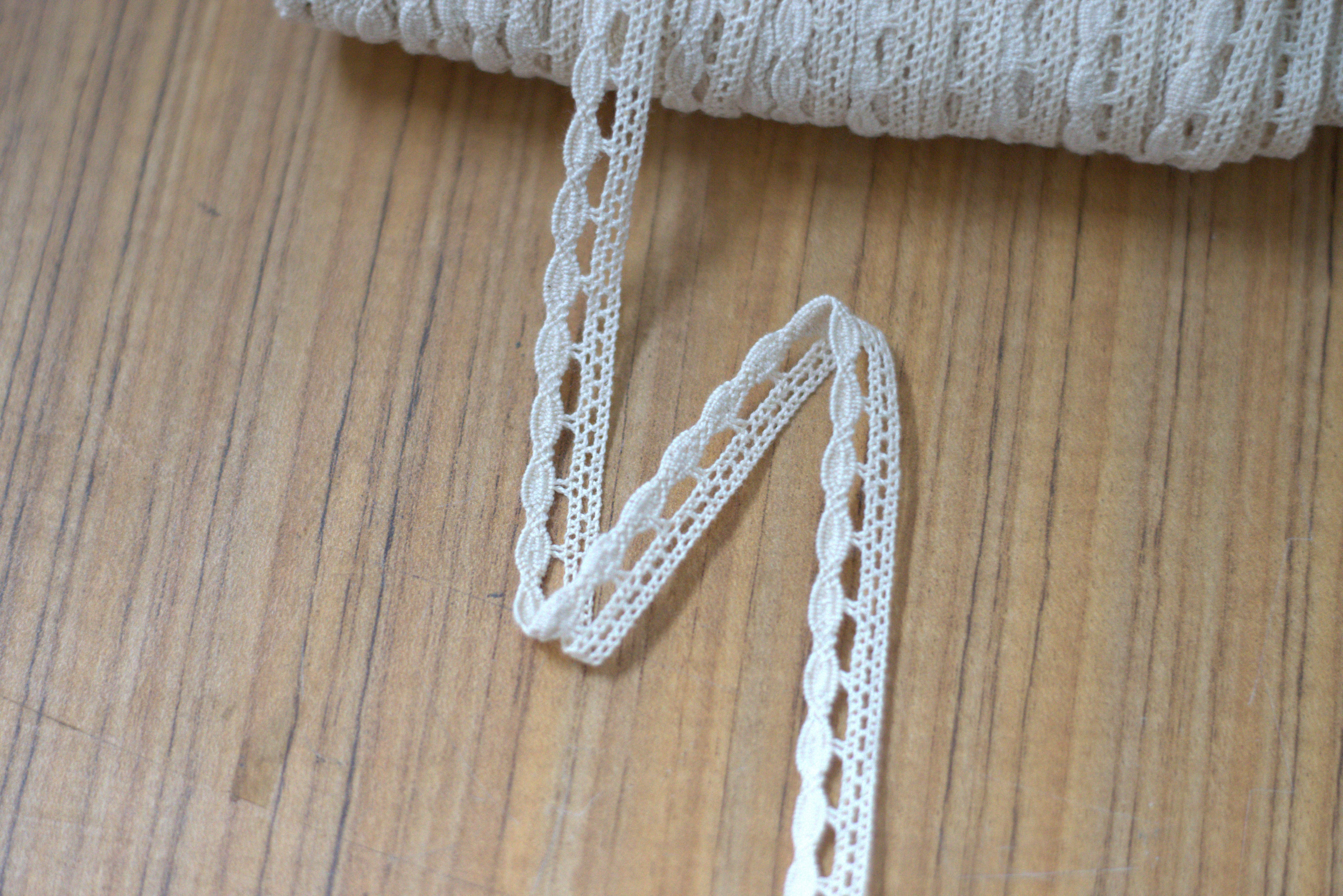 Elegant White/Beige Lace Trim – 1 cm Width | 10M / 20M Roll | Delicate Crochet Design