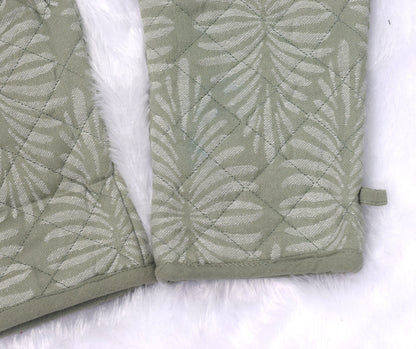 Sage Green Leaf Pattern Quilted Oven Gloves – Heat Resistant Kitchen Mitts (Set of 2)