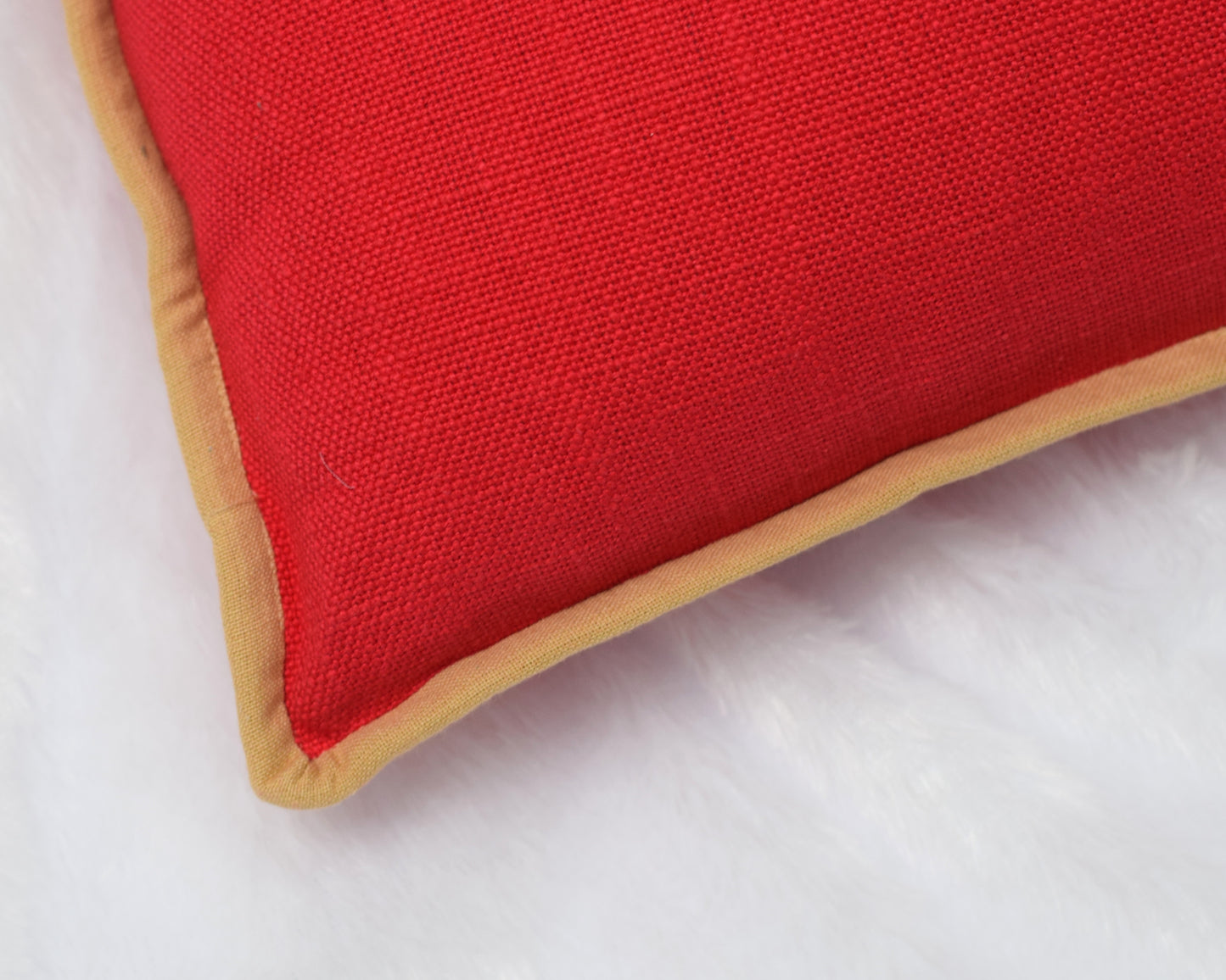 Red Decorative Show Pillow – 30x50 cm Accent Cushion