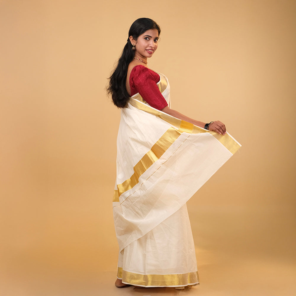 Elegant Kerala Kasavu Saree with Golden Border – Traditional Off-White Handloom