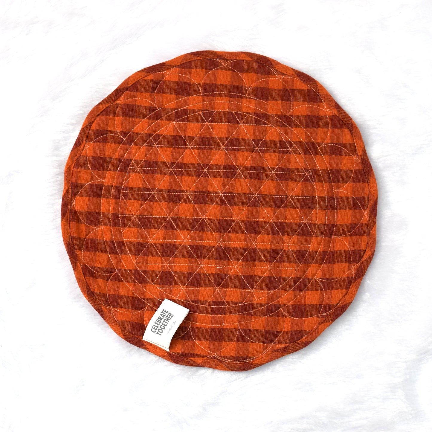 Autumn Leaf Round Table Mat – Quilted Cotton Dining Décor