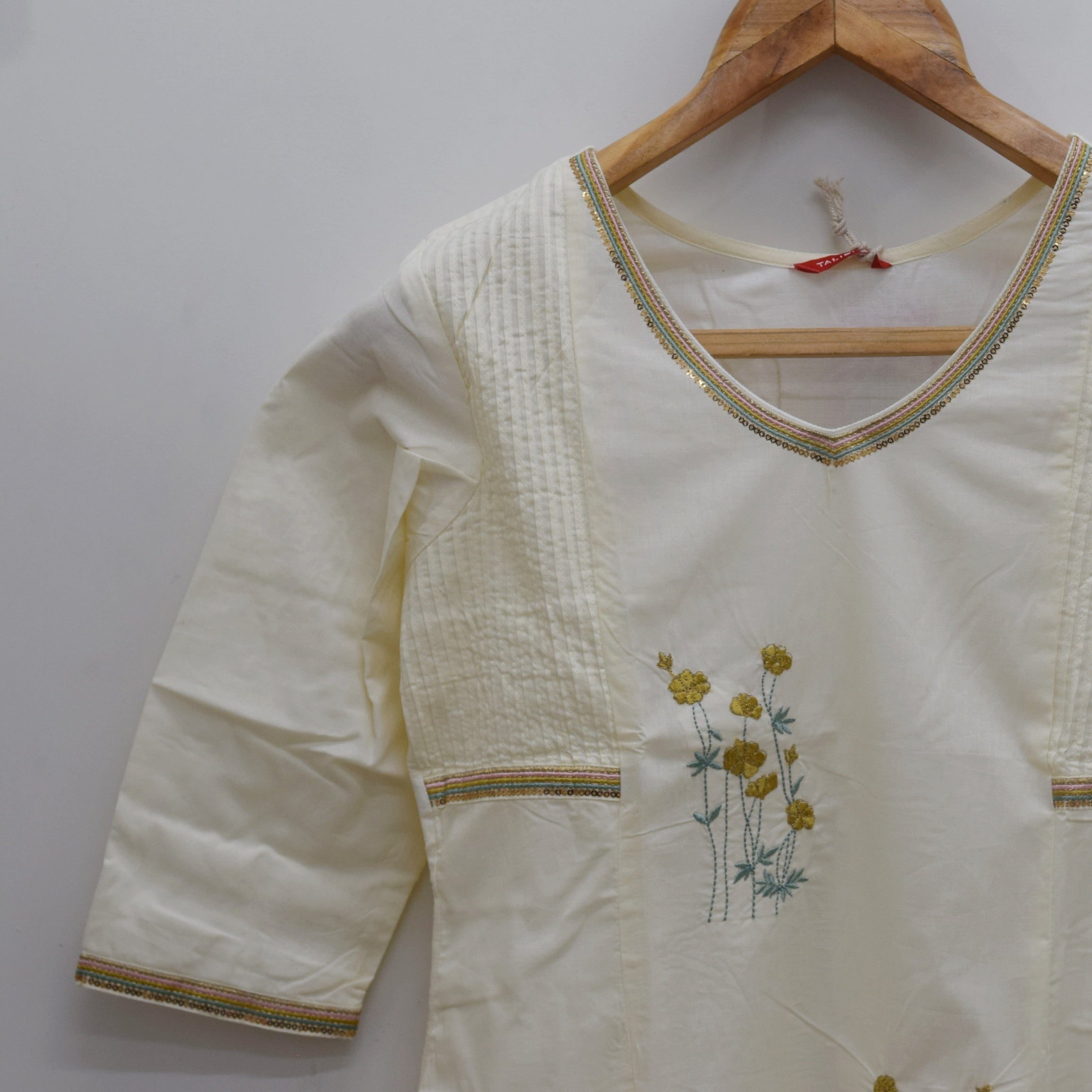 Elegant Cream Floral Embroidered Cotton Kurta