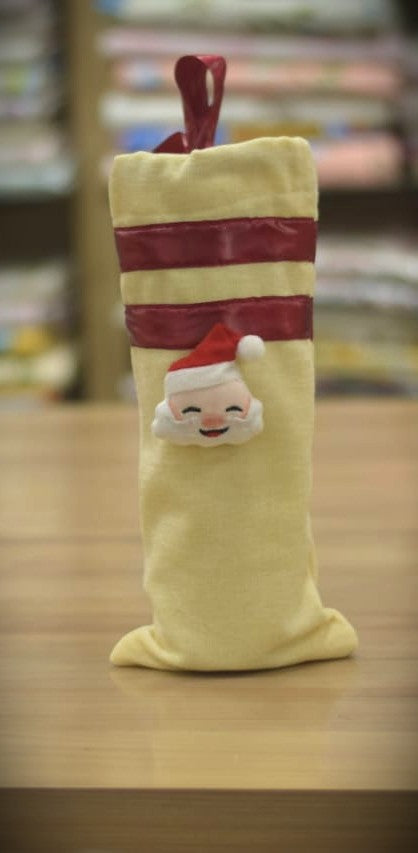 Festive Santa Wine Bottle Cover – Soft Fabric Christmas Gift Bag